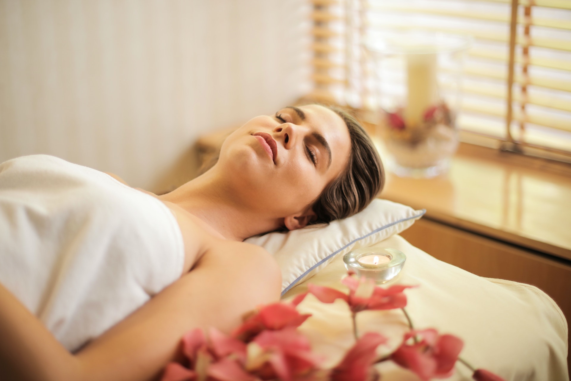 Denle un respiro a la relación: 7 beneficios del masaje para parejas